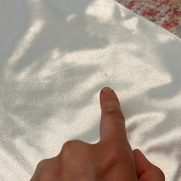 🤍GORGEOUS Lulu’s 2 Piece White Satin Corset and Pencil Skirt Dress Set 🤍 - Picture 10 of 10